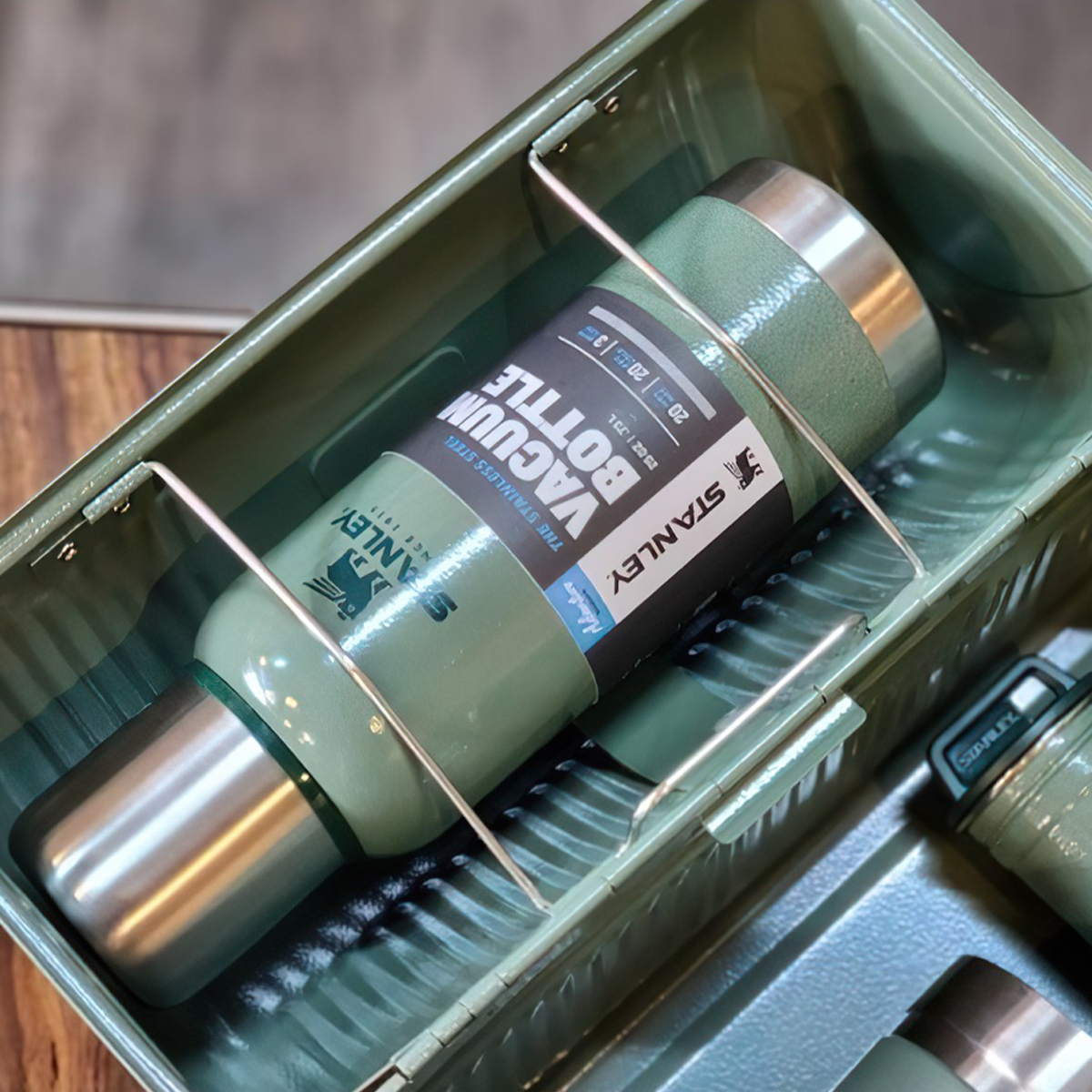 Bình Giữ Nhiệt Cắm Trại Stanley The Legendary Classic Personal 730ml