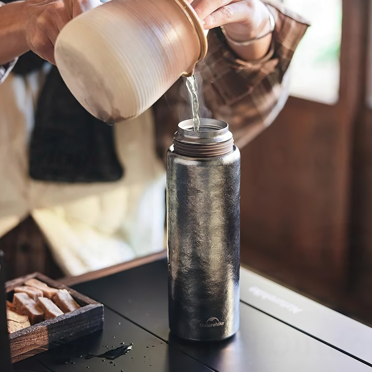 Naturehike Bình Giữ Nhiệt Cắm Trại Titanium (Kèm Bao Da) CNK230CF012
