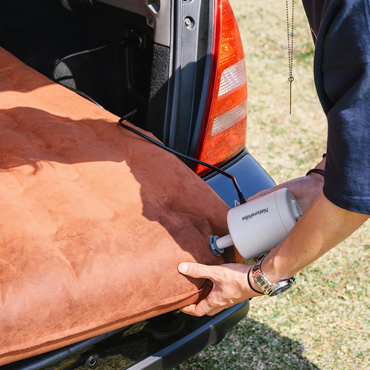 Bơm Điện Mini Cầm Tay Naturehike