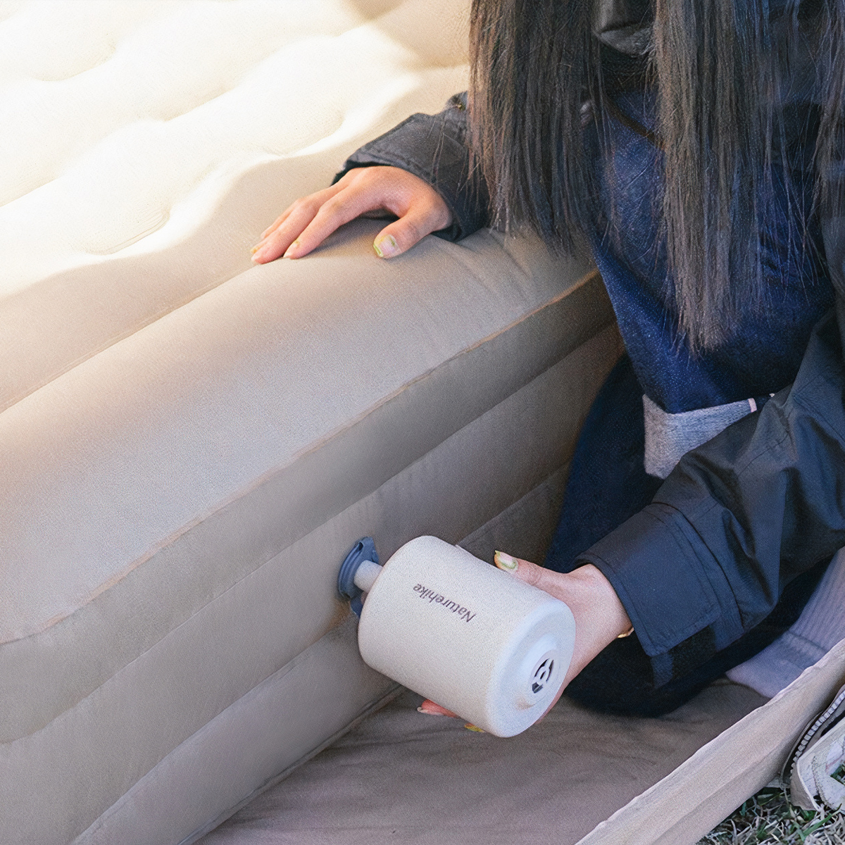 Bơm Điện Mini Cầm Tay Naturehike