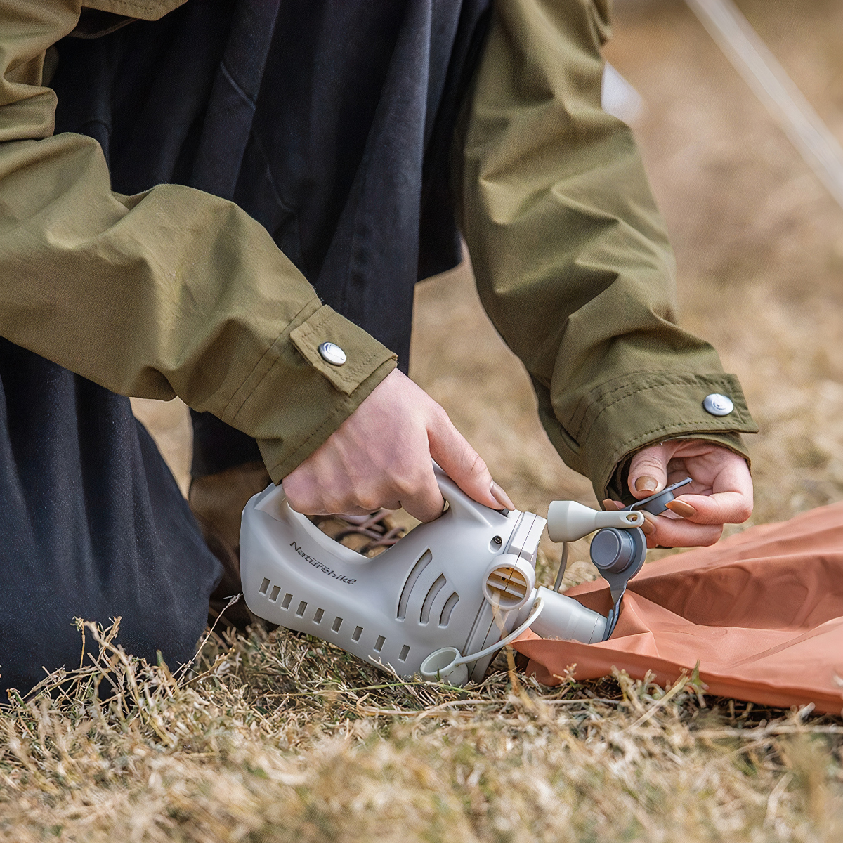 Bơm Hơi Đa Năng – Pin 2000 mAh Naturehike