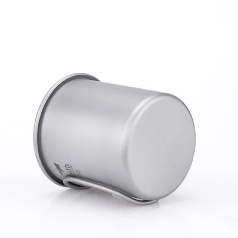 Ca titanium Keith 220ml nằm nghiêng, chụp góc thấp