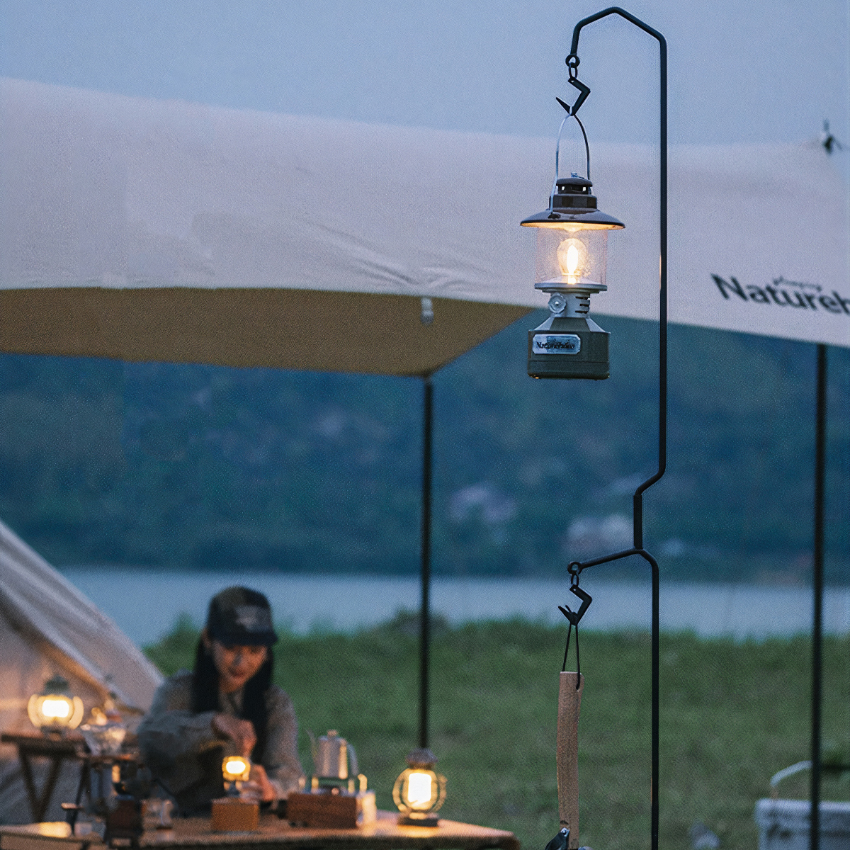 Chân Treo Đèn Đơn Cắm Trại – Du Lịch Naturehike