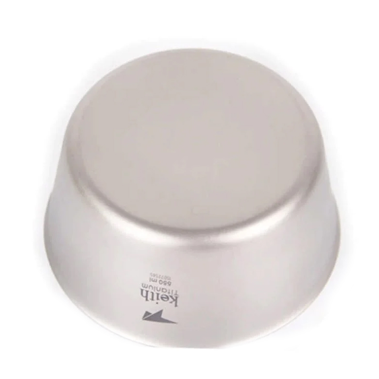 Chén titanium hai lớp Keith úp ngược, thấy rõ đáy chén