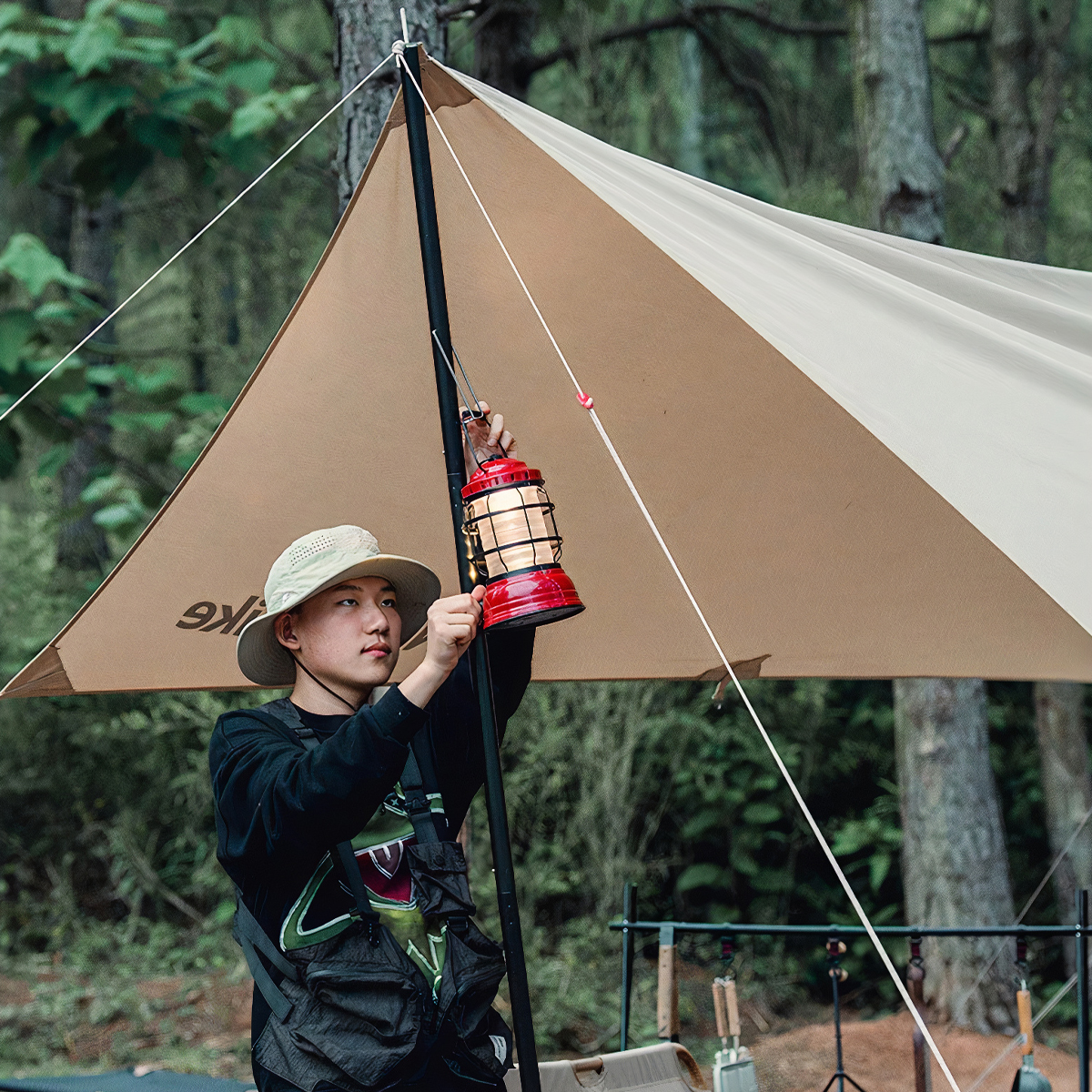 Naturehike Gậy Chống Tăng Có Giá Treo Đèn (1 cây gồm 4 khúc)