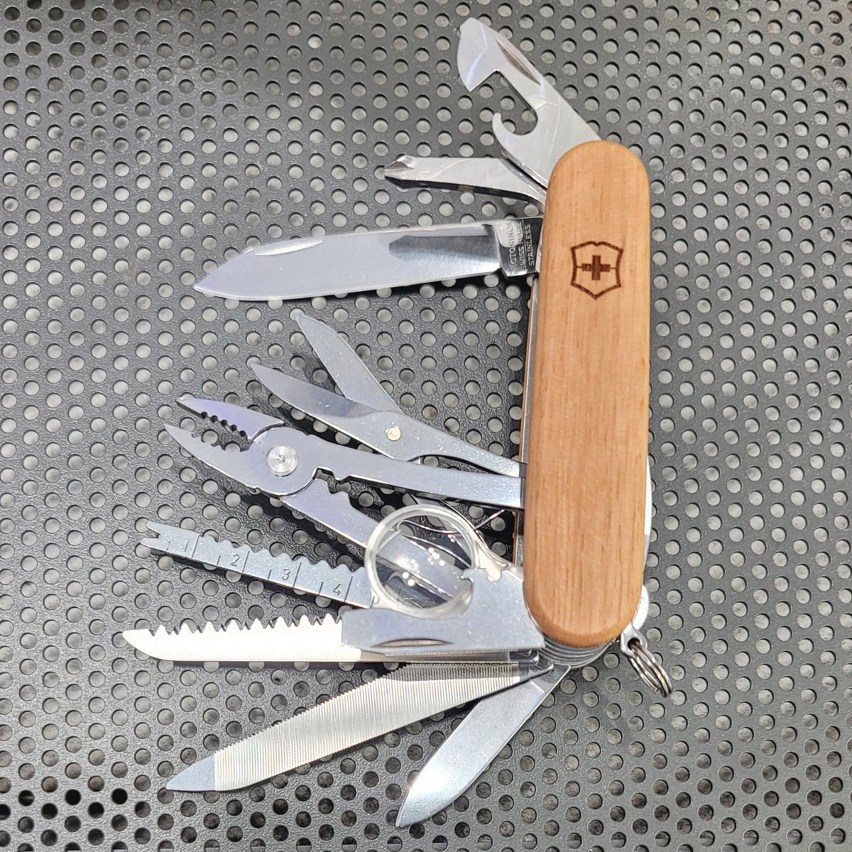 Victorinox Dao Xếp Swiss Champ Wood (91mm) Cắm Trại