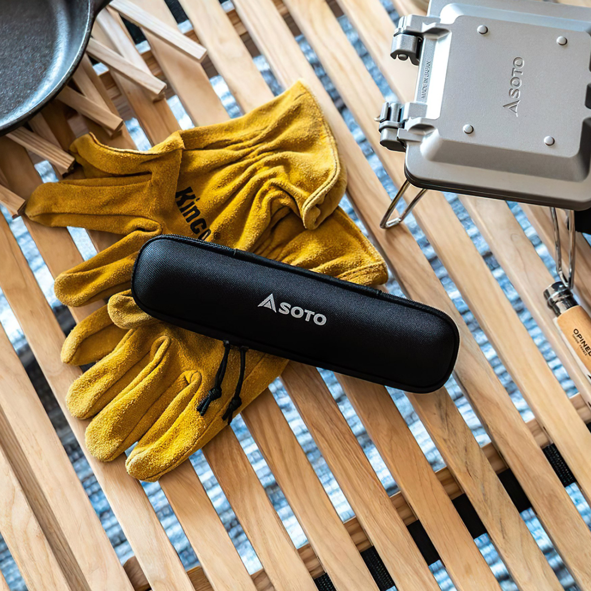 Đèn Gas Cắm Trại Du Lịch Soto Hinoto (With Storage Case)