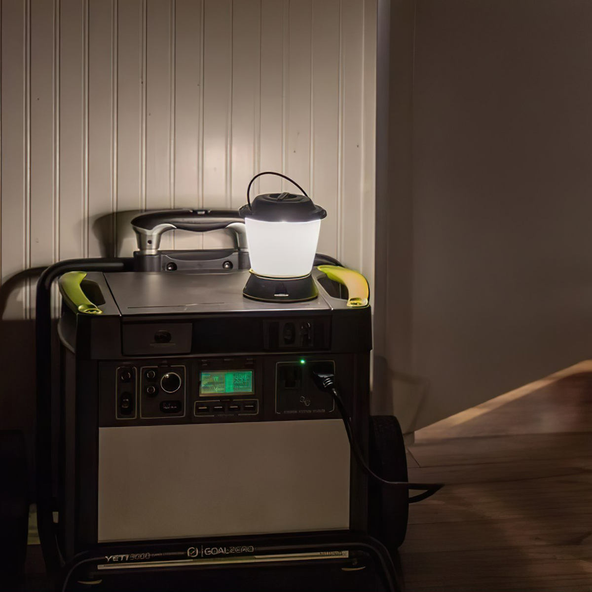 Đèn Led Cầm Tay Cắm Trại Lighthouse 400 Core Lantern Goal Zero