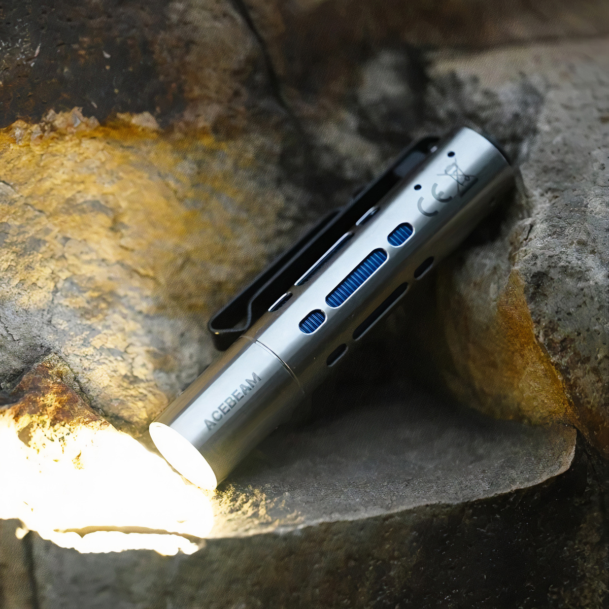 Đèn pin ACEBEAM RIDER RX độ sáng 650 lumen chiếu xa 96m