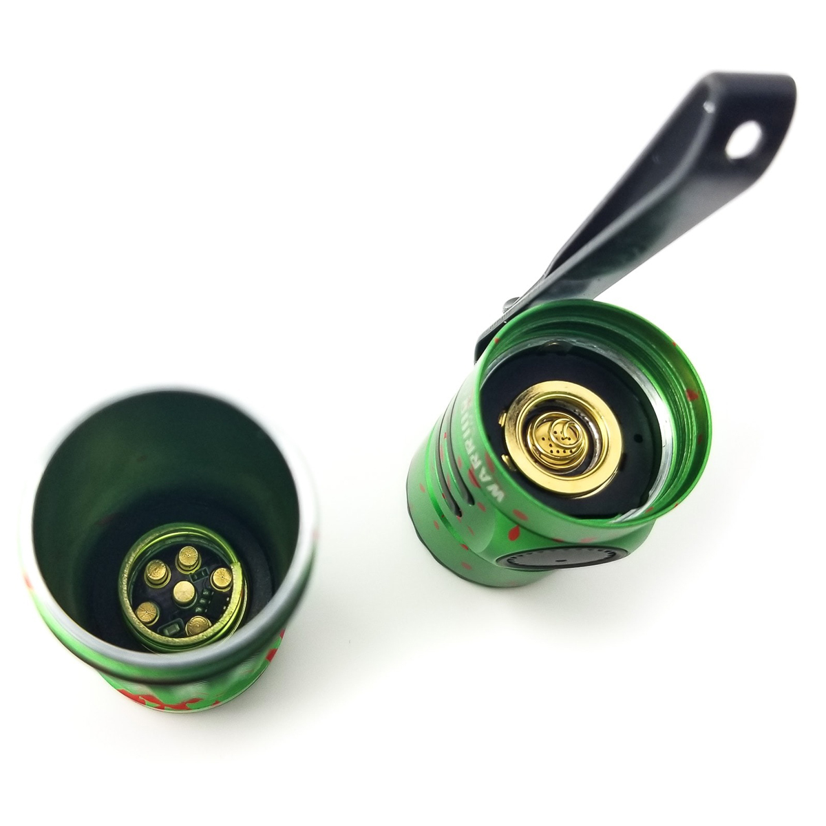 Đèn pin Olight Warrior Nano tháo rời nắp đáy lộ khoang pin và cực sạc từ tính
