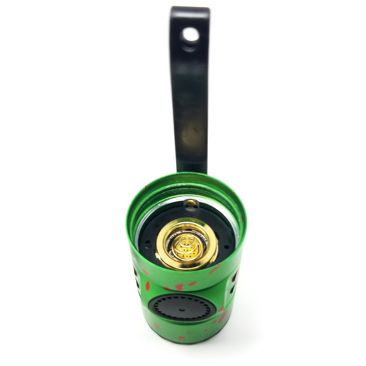 Đèn pin Olight Warrior Nano nhìn từ đáy kèm dây đeo cổ tay màu đen