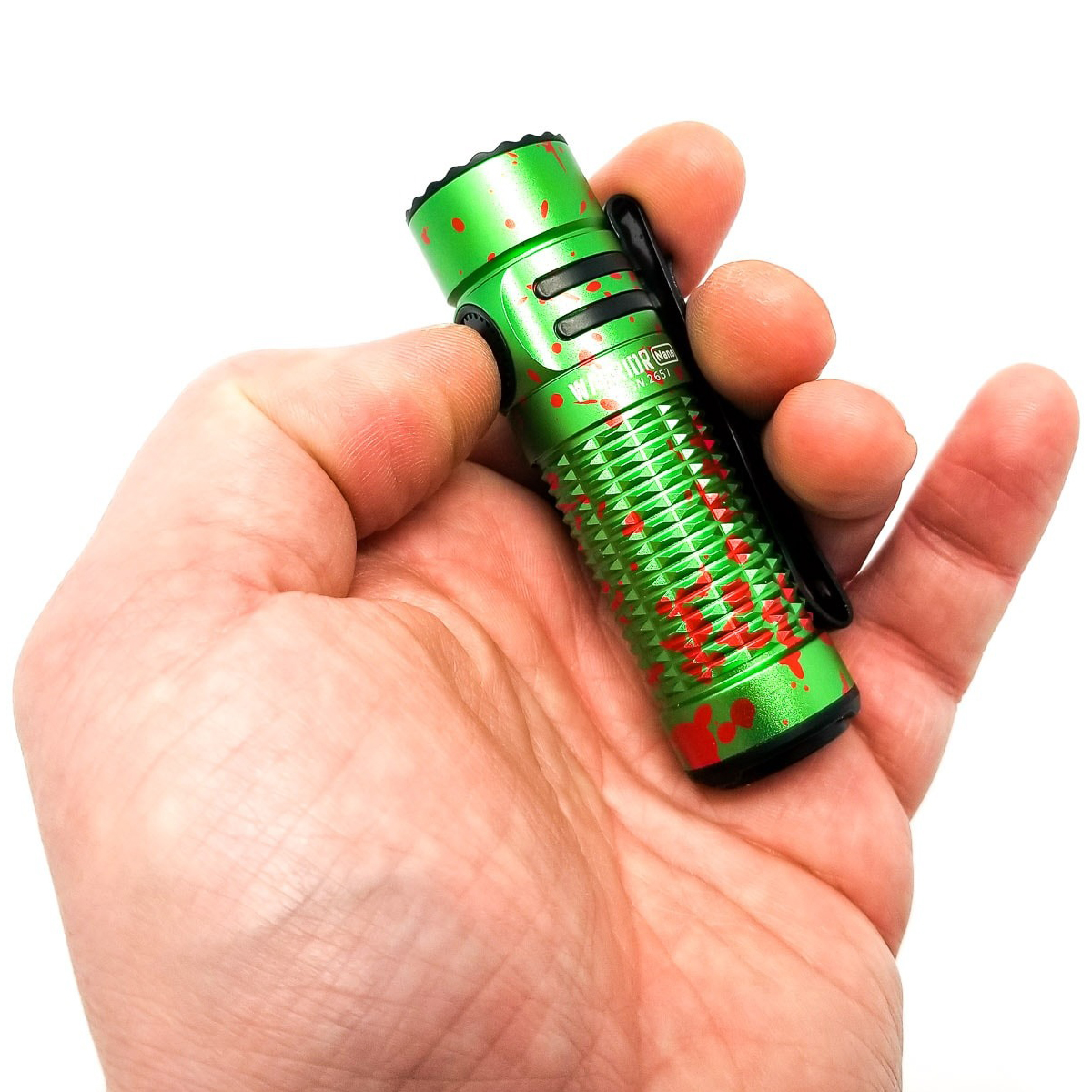 Đèn pin Olight Warrior Nano cầm gọn trong lòng bàn tay