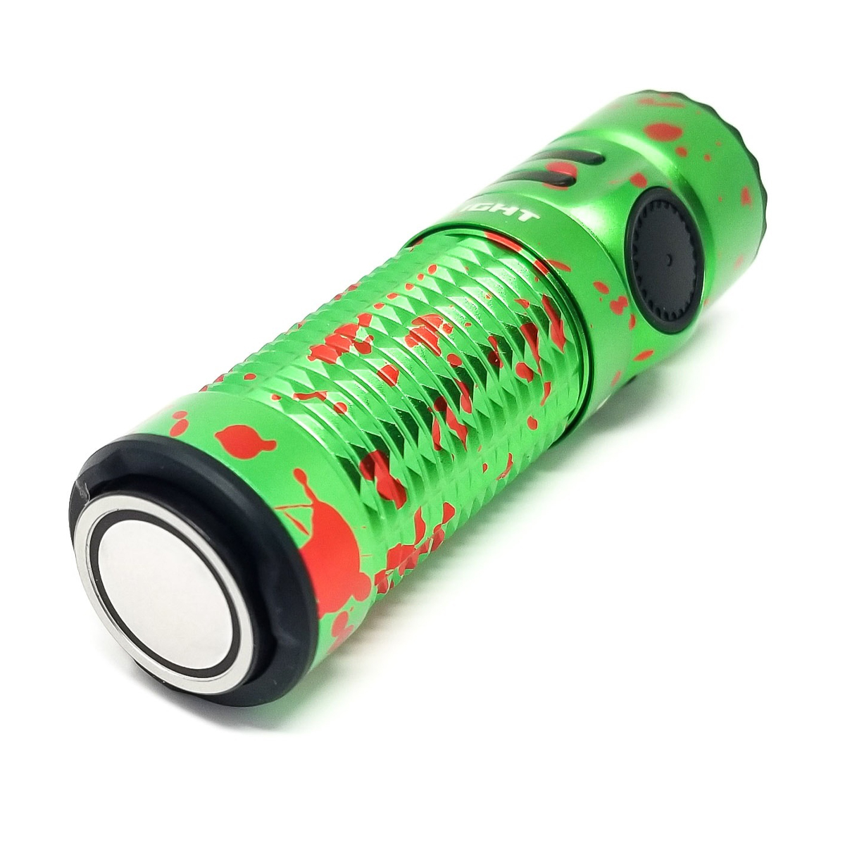 Đèn pin Olight Warrior Nano phiên bản họa tiết đỏ xanh, cận cảnh đáy đèn