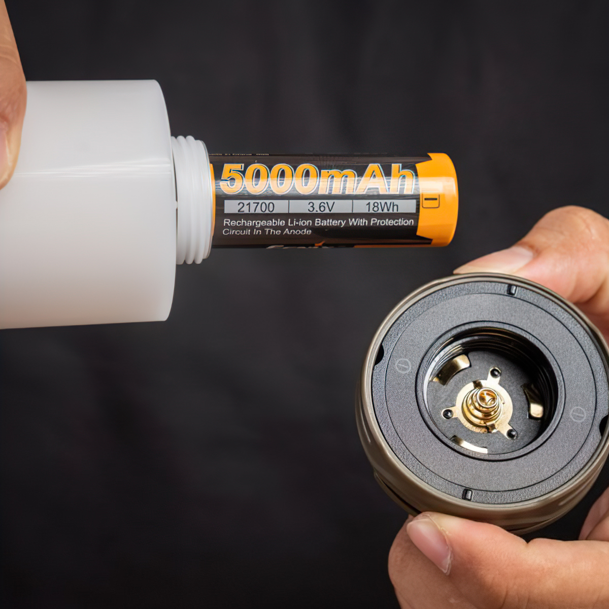 FENIX CL26R Pro Đèn pin độ sáng 650 lumen pin 21700 sạc USB-C chiếu tỏa 360 độ Cắm Trại