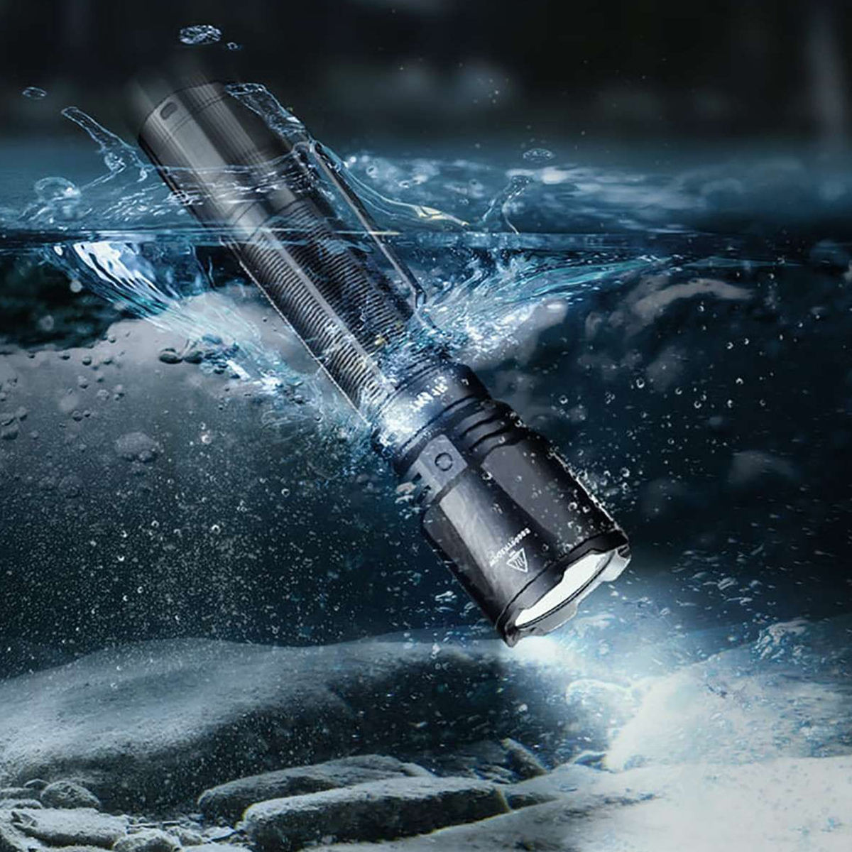 FENIX TK11R Đèn pin sáng 1600 lumen chiếu xa 420m pin sạc 18650 Cắm Trại