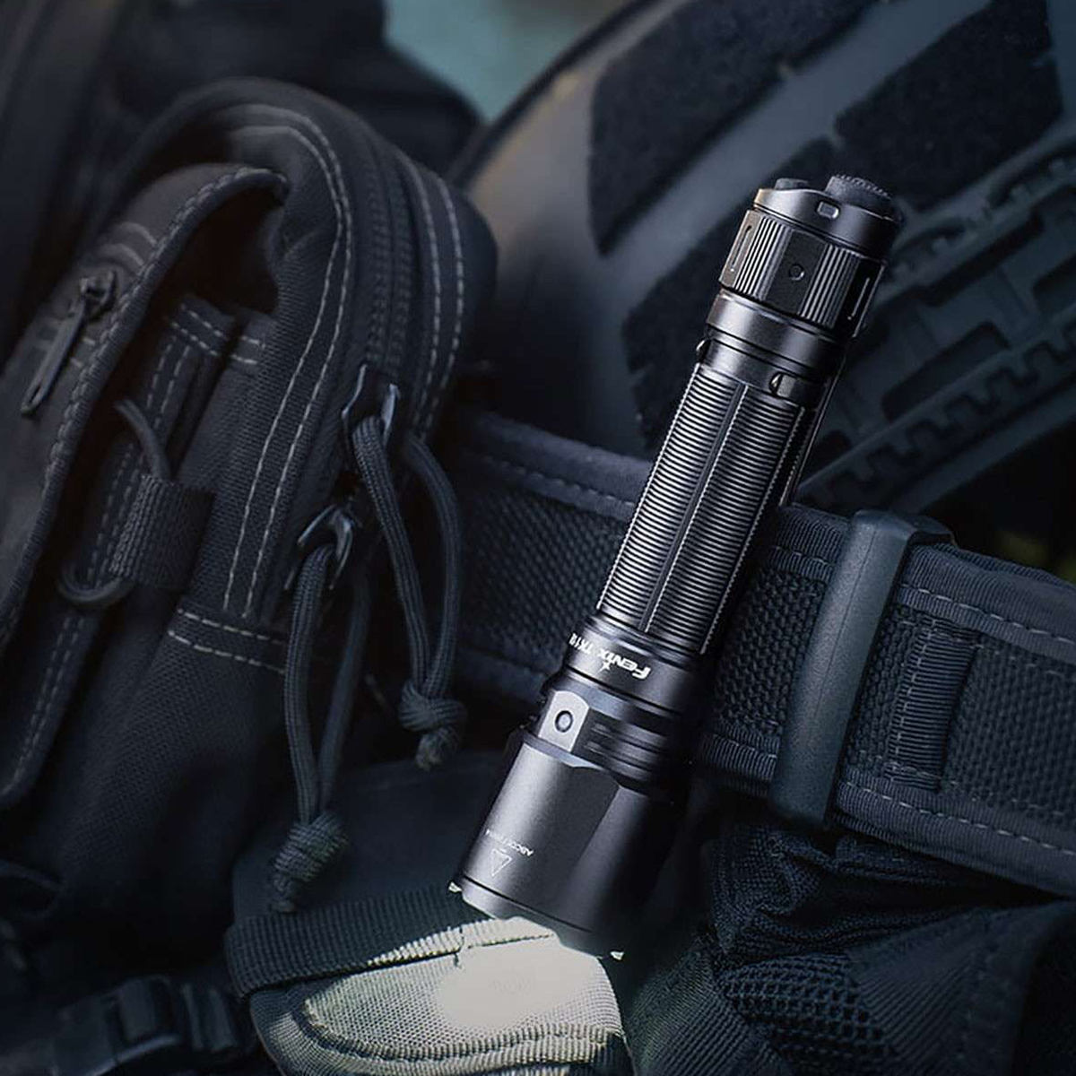 FENIX TK11R Đèn pin sáng 1600 lumen chiếu xa 420m pin sạc 18650 Cắm Trại