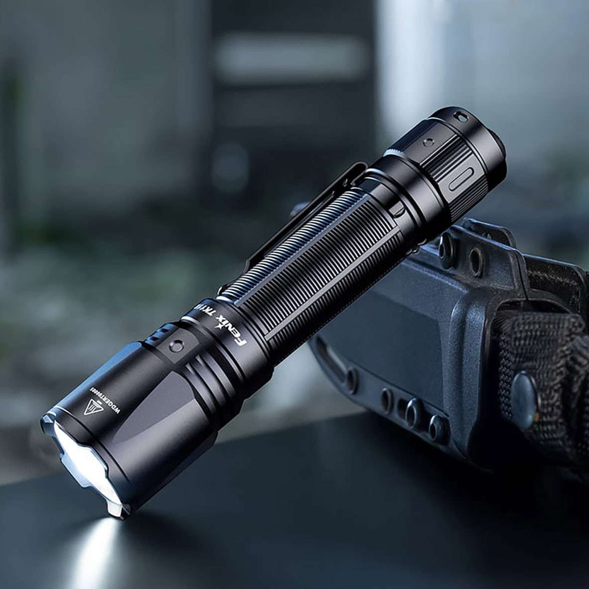 FENIX TK11R Đèn pin sáng 1600 lumen chiếu xa 420m pin sạc 18650 Cắm Trại