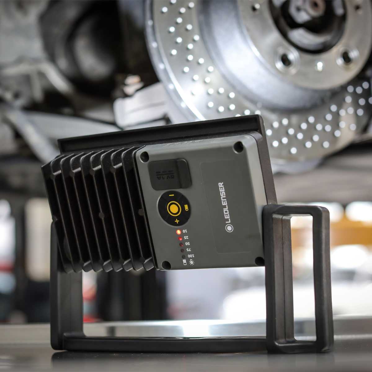 Ledlenser IF4R Đèn Pin Cắm Trại