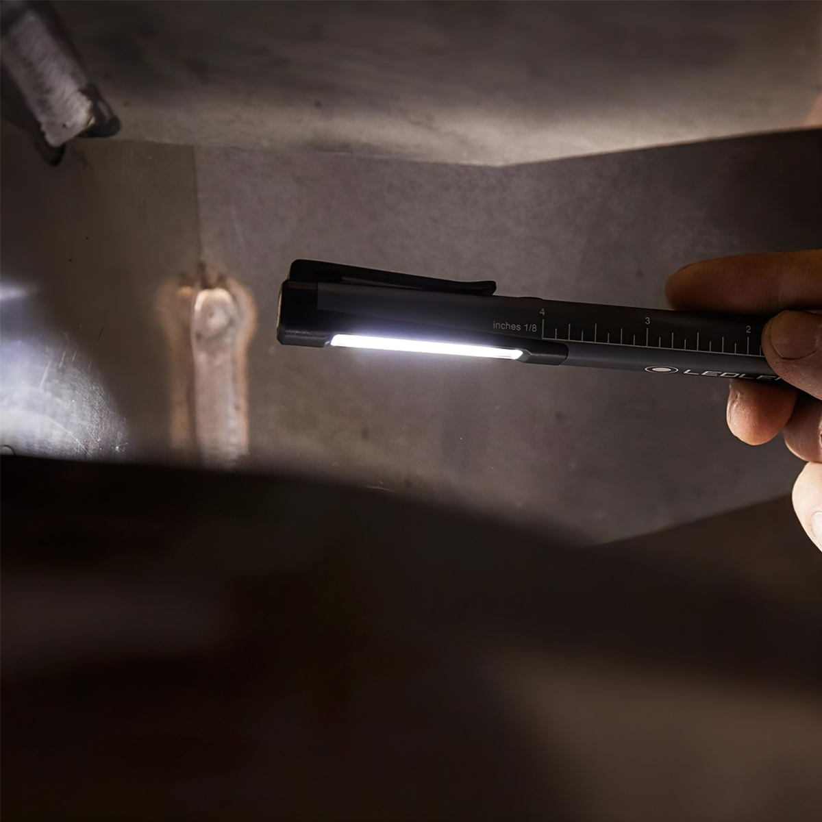 Ledlenser IW2R Laser Đèn Pin Cắm Trại