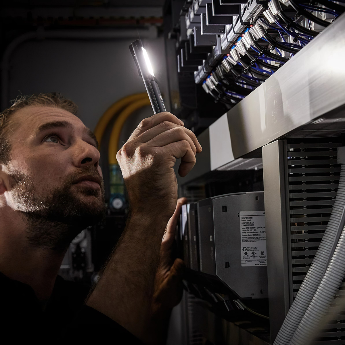 Ledlenser IW2R Laser Đèn Pin Cắm Trại