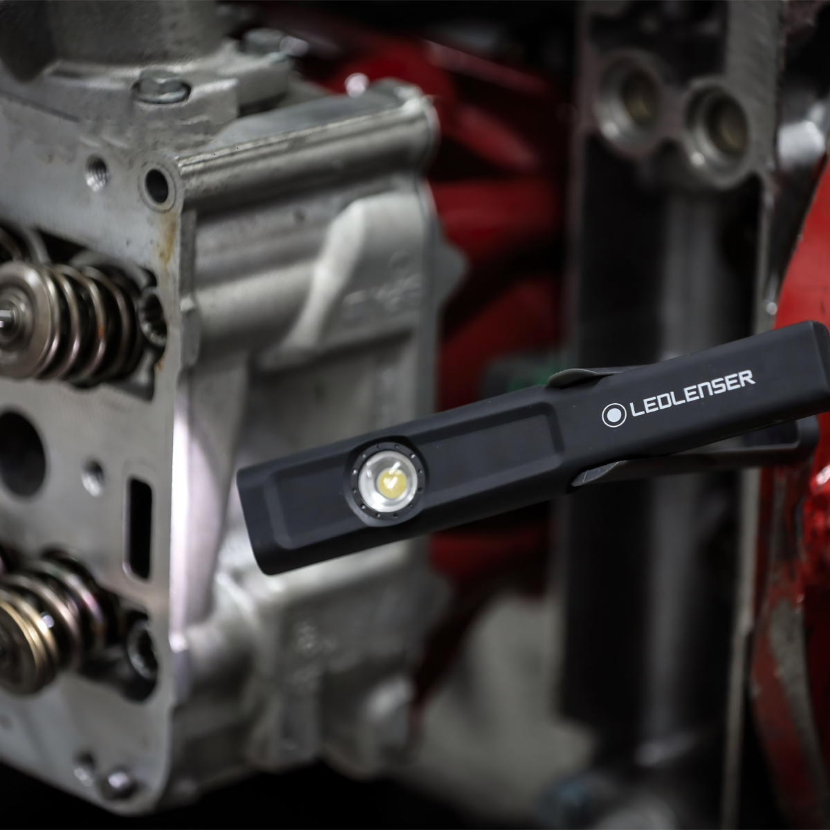 Ledlenser IW4R Đèn Pin Cắm Trại