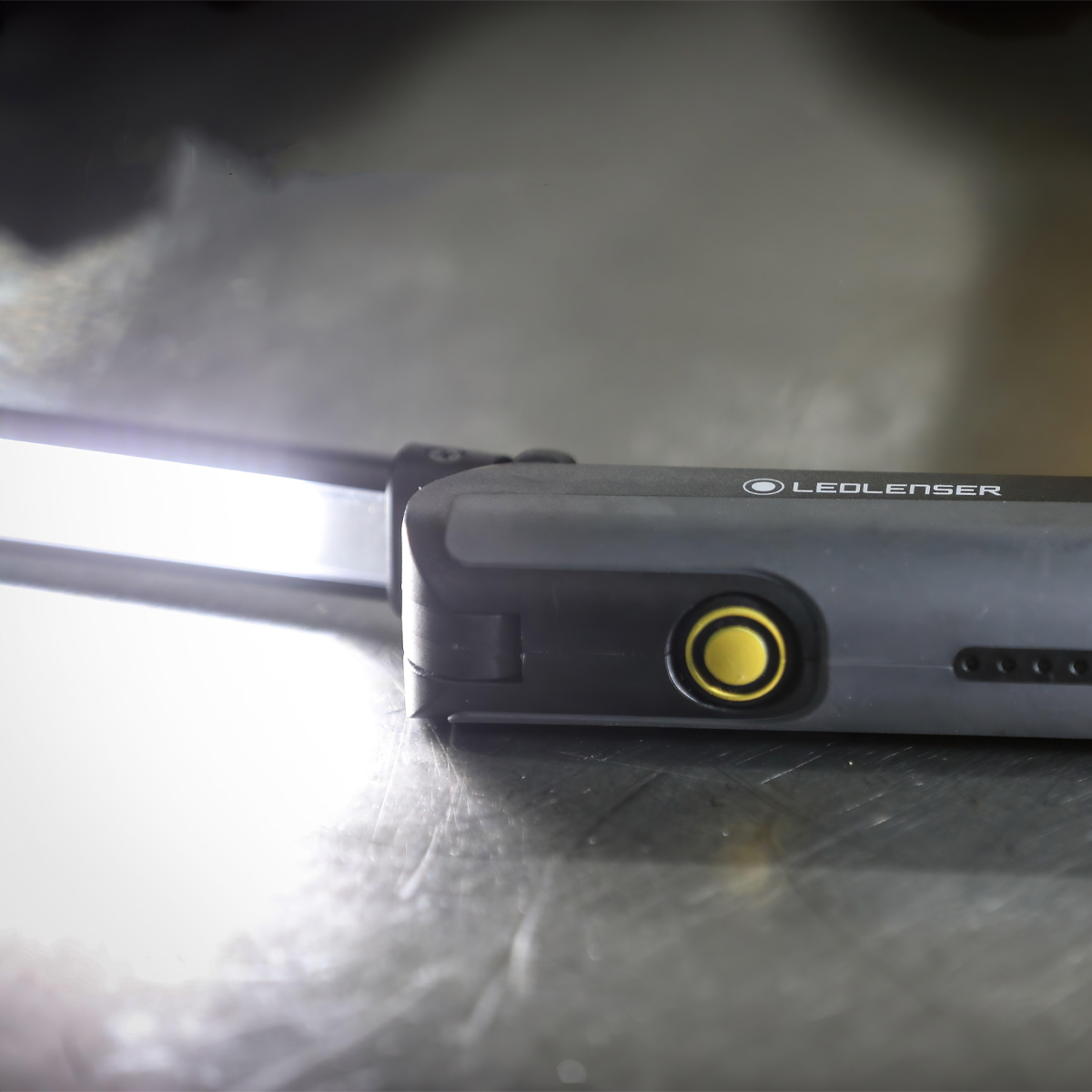 Ledlenser IW5R FLEX Đèn Pin Cắm Trại