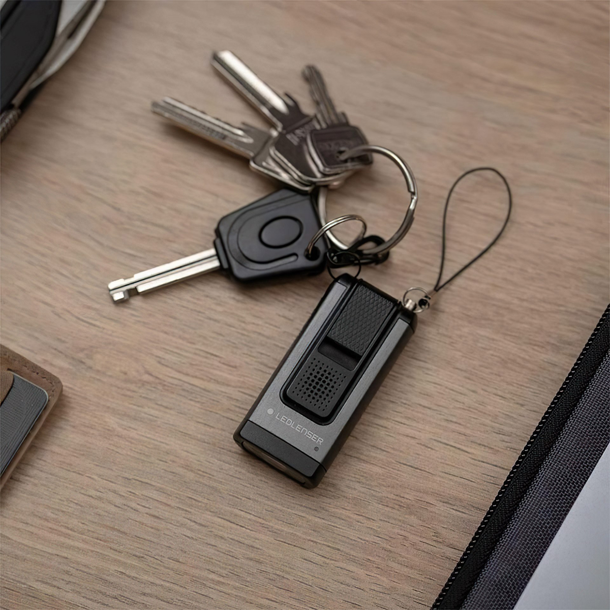 Ledlenser K6R SAFETY 4GB Đèn Pin Cắm Trại