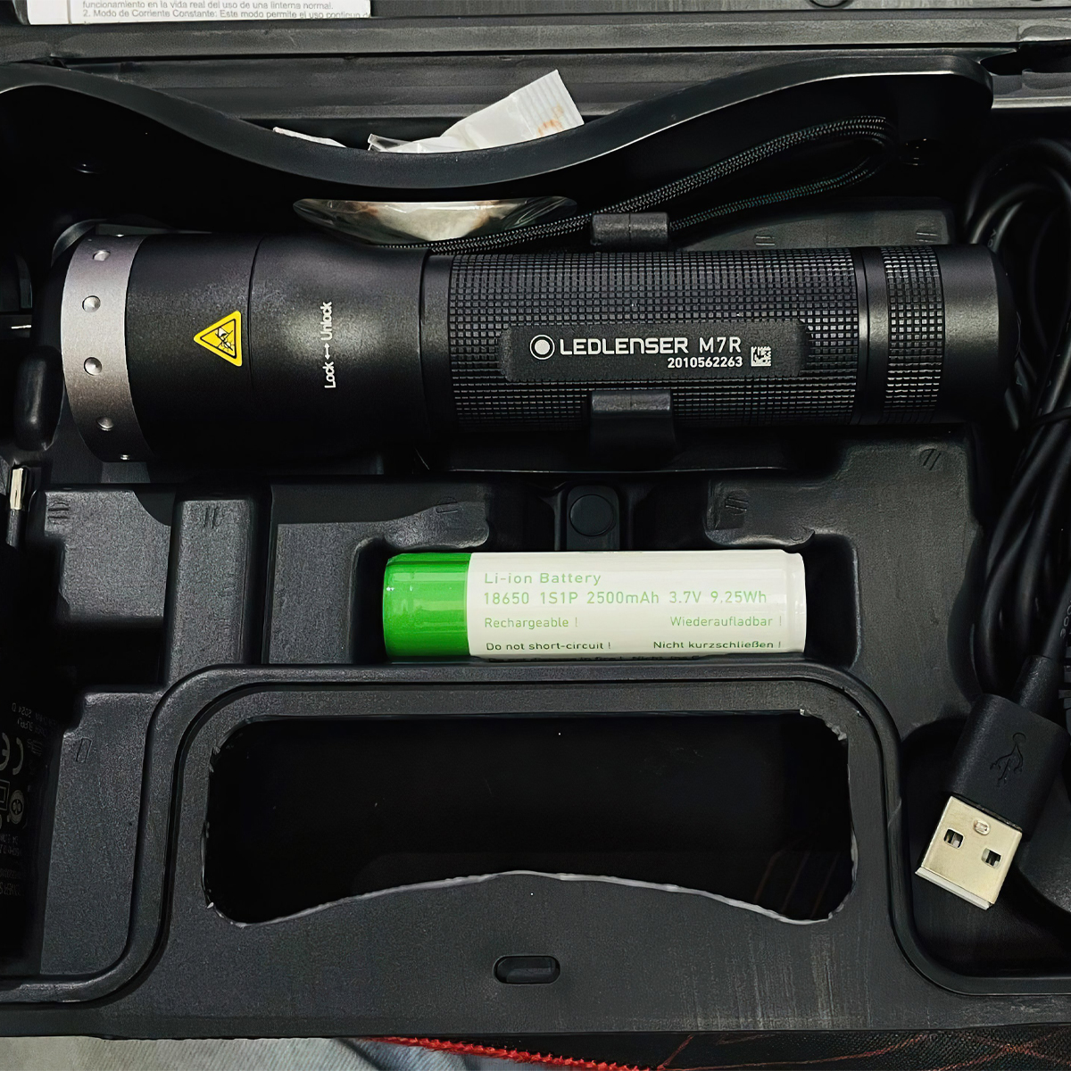 Ledlenser M7R Đèn Pin Cắm Trại