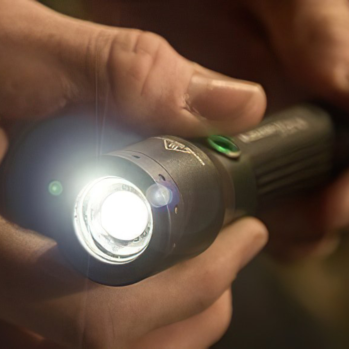 Ledlenser P5 Core Đèn Pin Cắm Trại