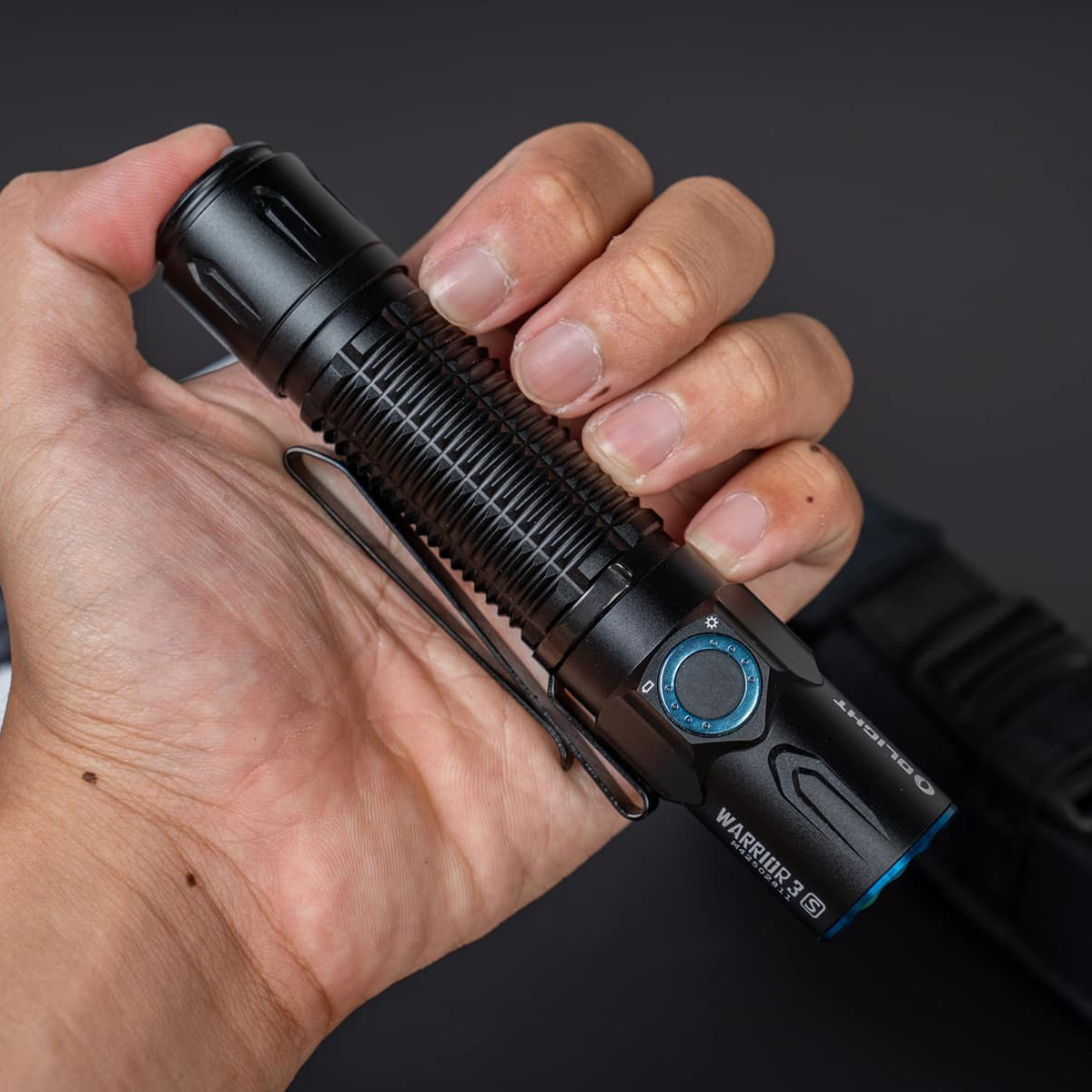OLIGHT WARRIOR 3S  Đèn pin độ sáng 2300 lumen chiếu xa 300m cắm trại