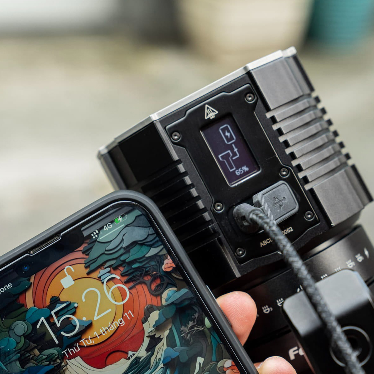 Fenix LR60R Đèn pin siêu sáng sáng 21.000 lumen chiếu xa 1085m pack pin 16000mAh cắm trại