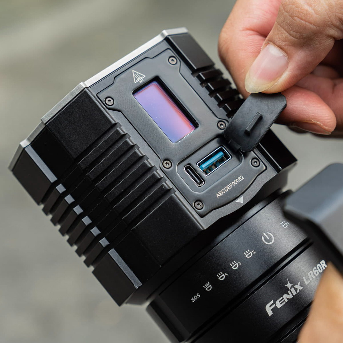 Fenix LR60R Đèn pin siêu sáng sáng 21.000 lumen chiếu xa 1085m pack pin 16000mAh cắm trại