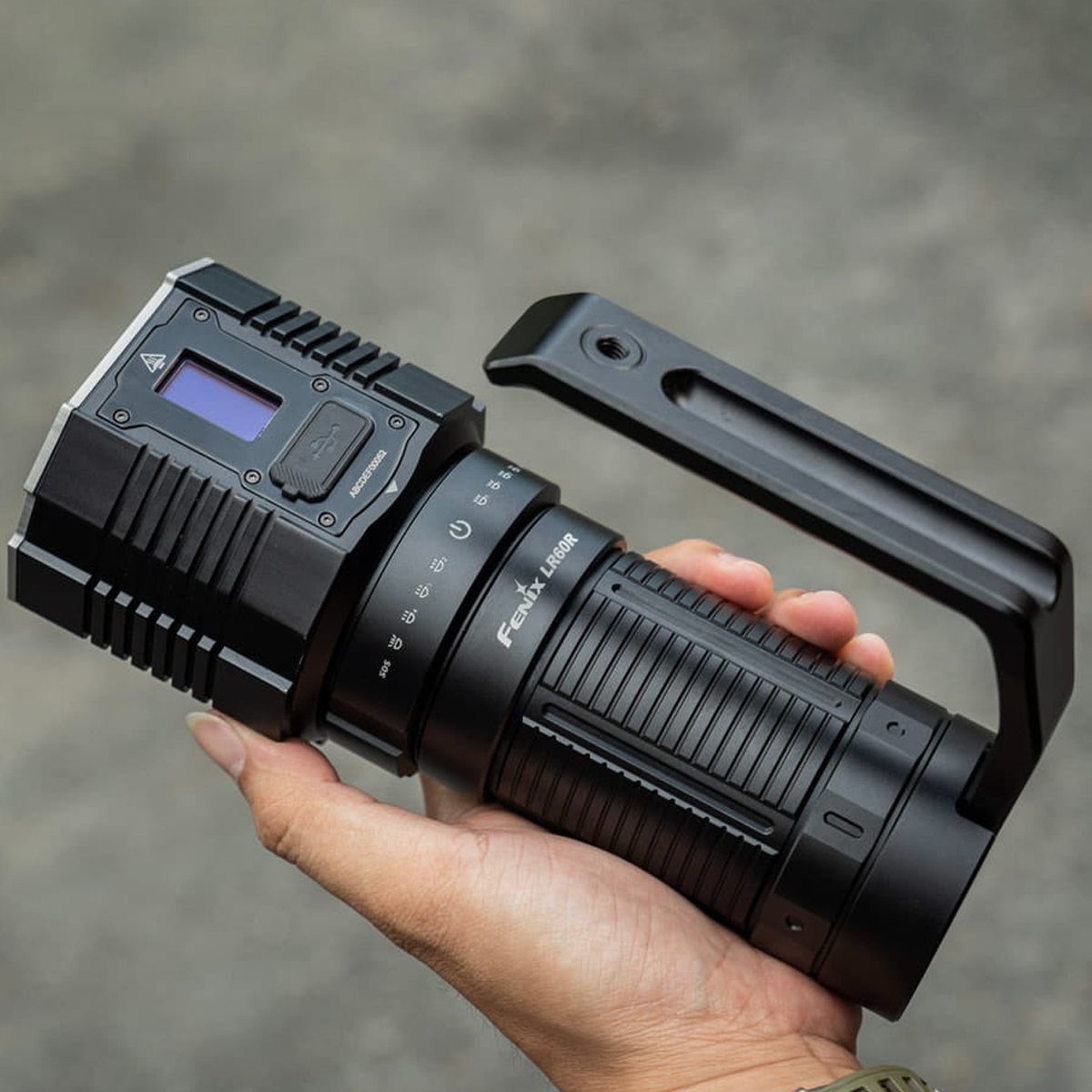 Fenix LR60R Đèn pin siêu sáng sáng 21.000 lumen chiếu xa 1085m pack pin 16000mAh cắm trại