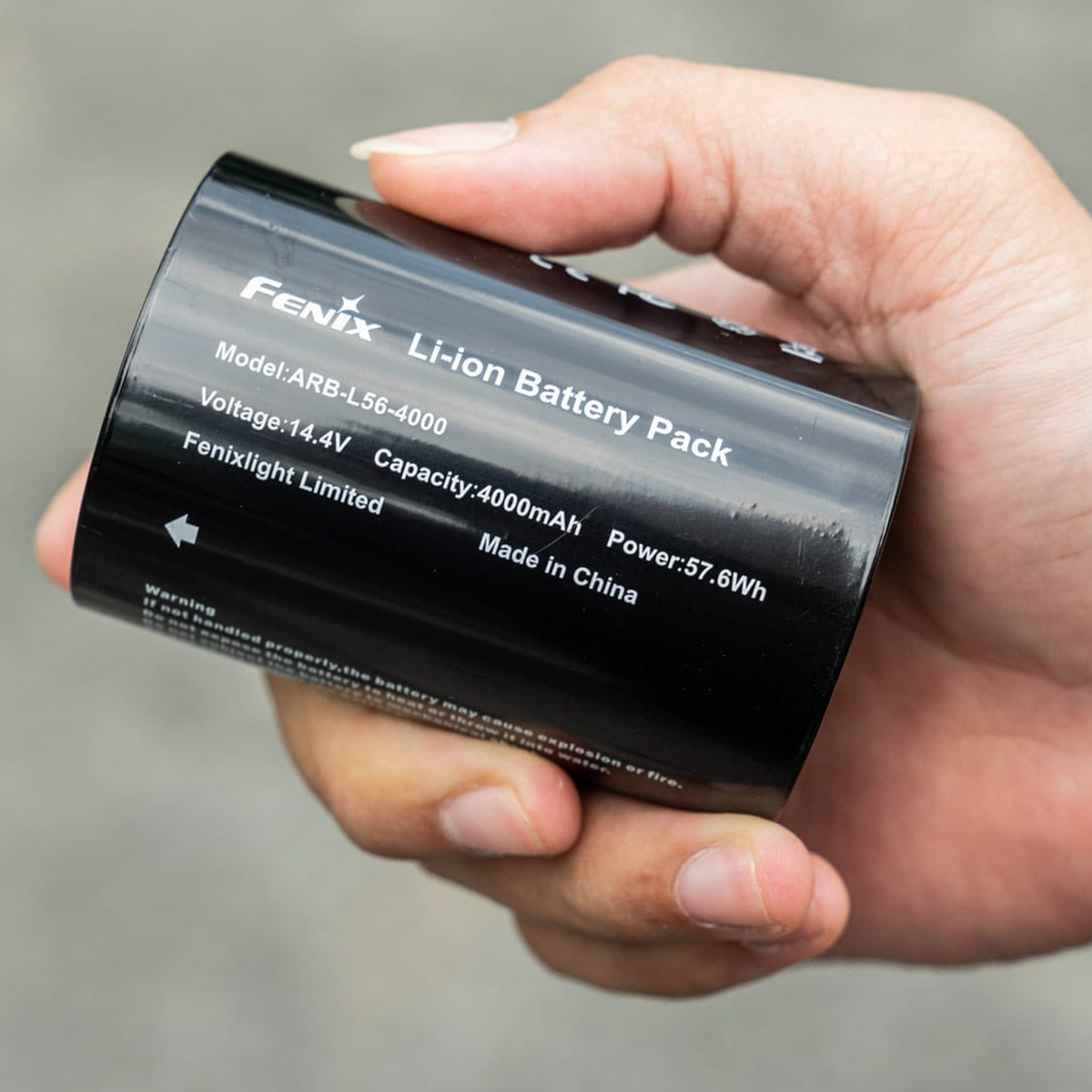 Fenix LR60R Đèn pin siêu sáng sáng 21.000 lumen chiếu xa 1085m pack pin 16000mAh cắm trại