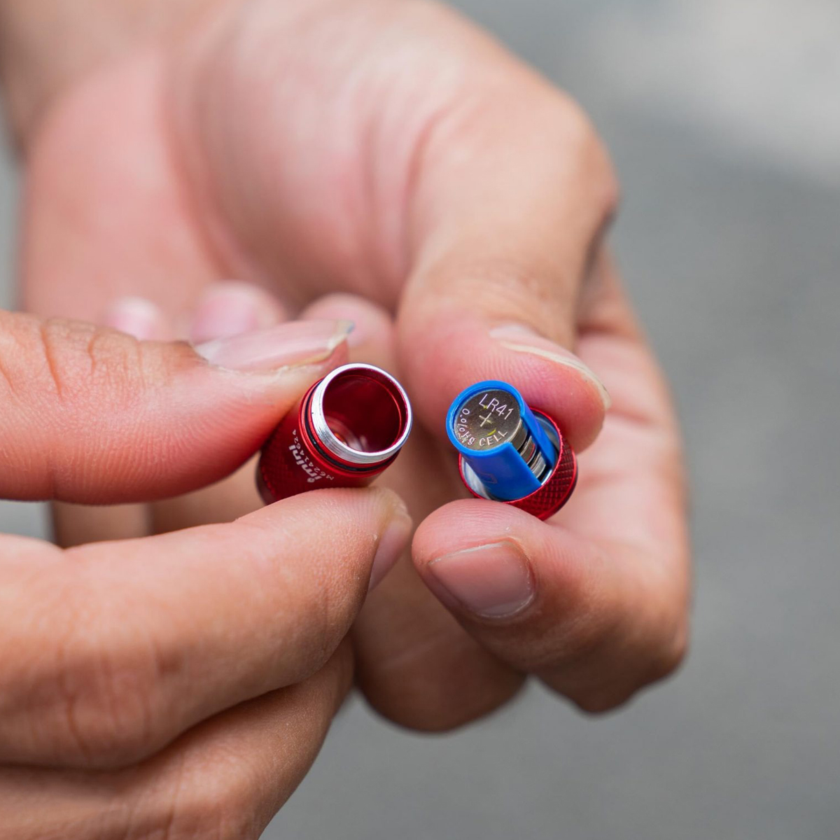 Đèn pin móc khóa cắm trại OLIGHT iMINI sáng 10 lumen chiếu xa 10m nam châm đuôi kèm 3 pin LR41