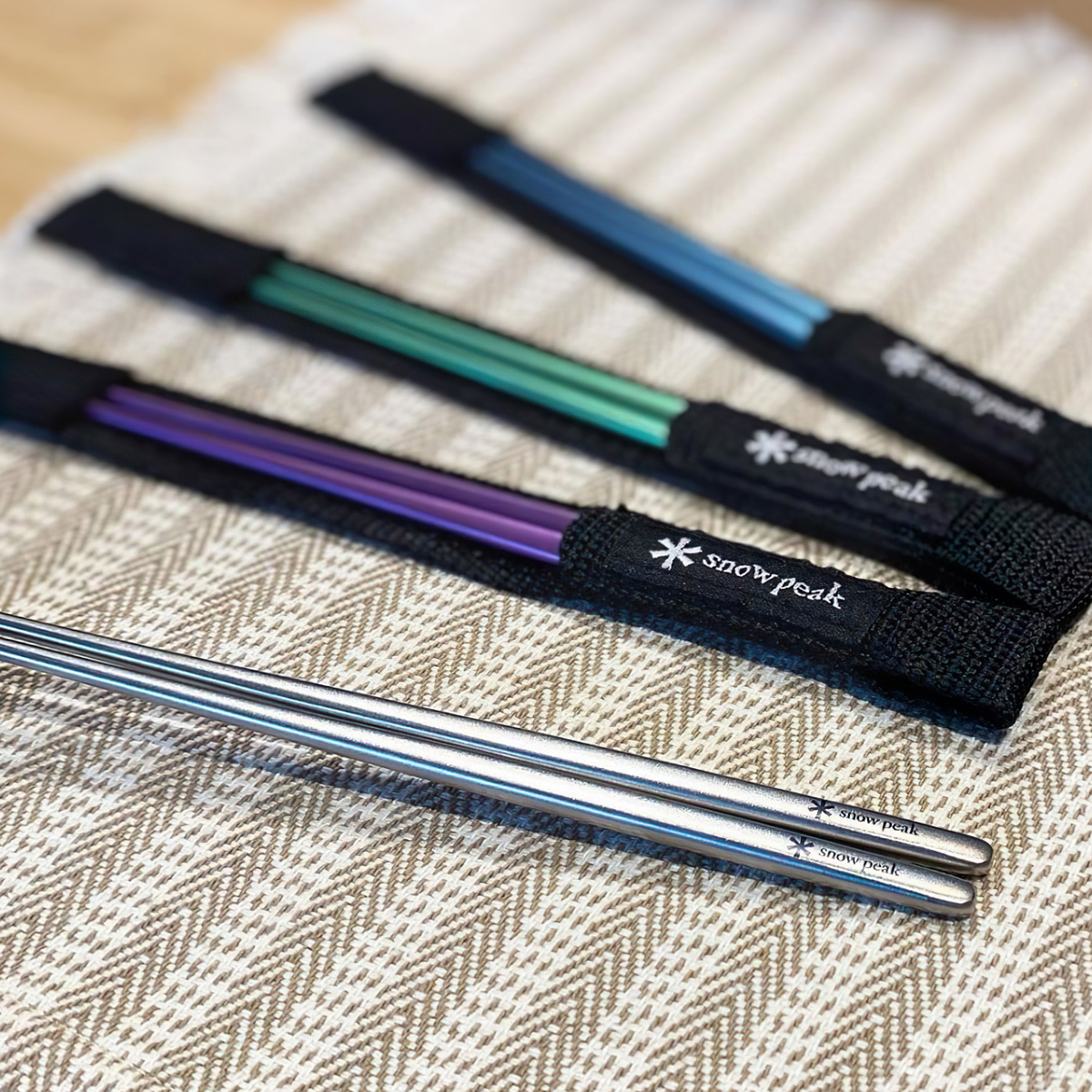 Đũa Cắm Trại Du Lịch Snowpeak Anodized Titanium Chopsticks