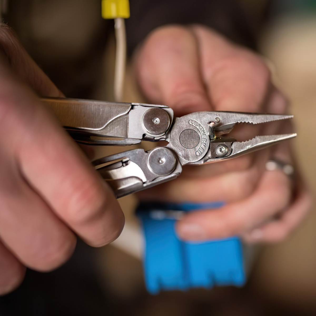 Leatherman WAVE® + Kiềm Đa Năng Cắm Trại