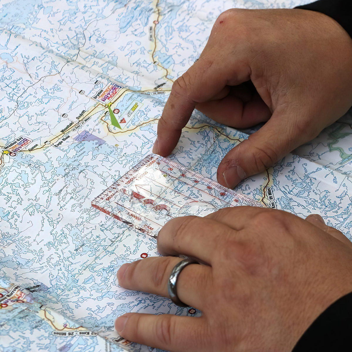 La Bàn Bản Đồ Coghlans Deluxe Map Compass