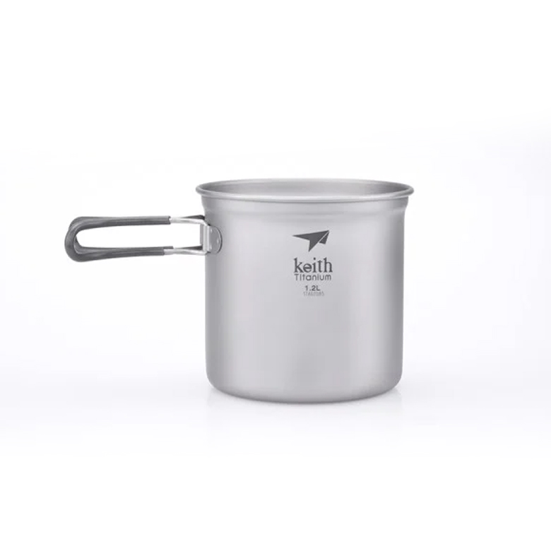 Nồi Keith Titanium Casserole quai gập, chụp thẳng nền trắng