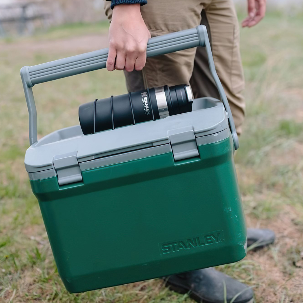 Stanley Adventure Cooler 16QT Thùng Đựng Đá Cắm Trại