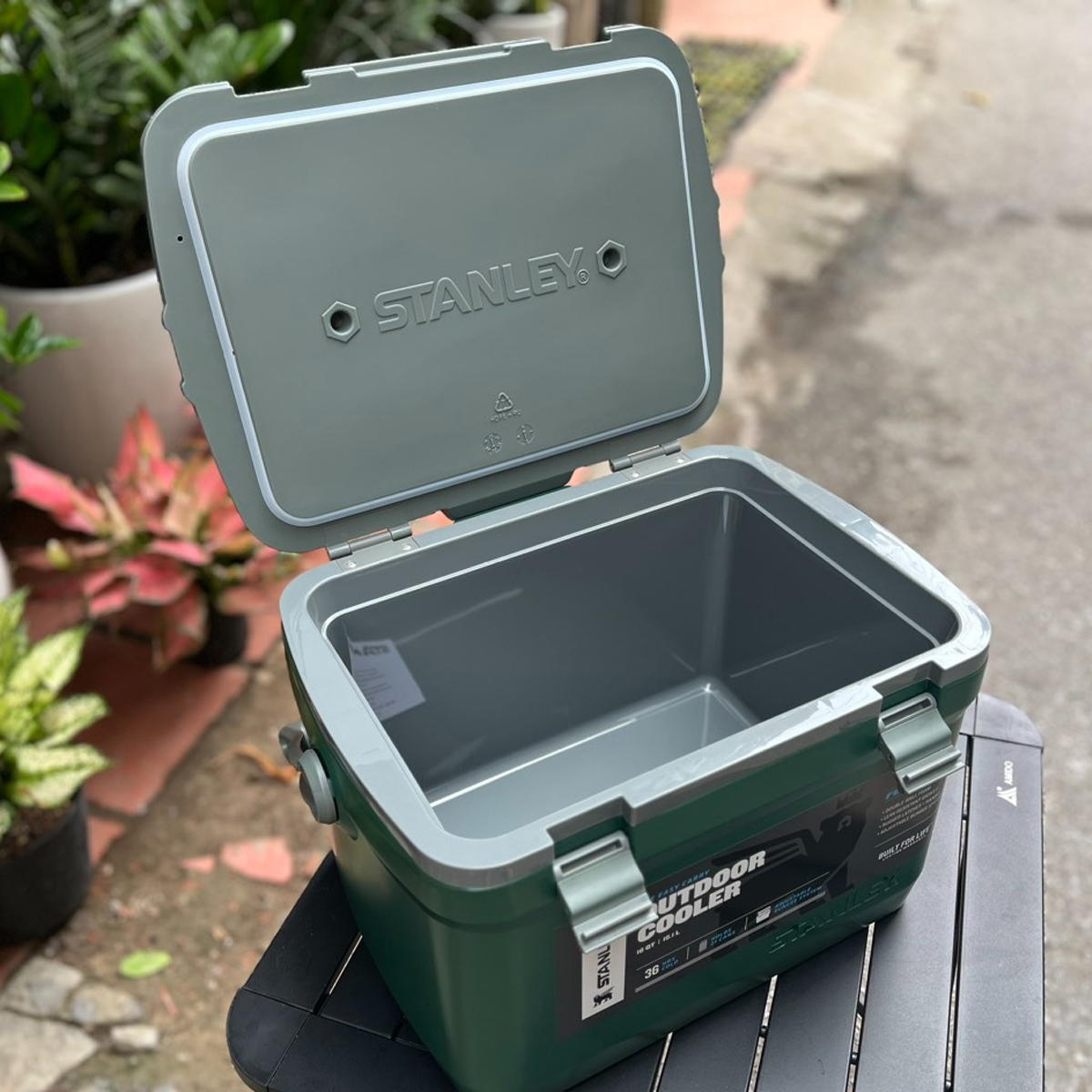 Stanley Adventure Cooler 16QT Thùng Đựng Đá Cắm Trại