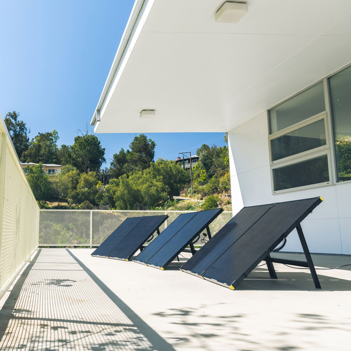 Tấm Pin Mặt Trời Goal Zero Boulder 200 Briefcase Solar Panel