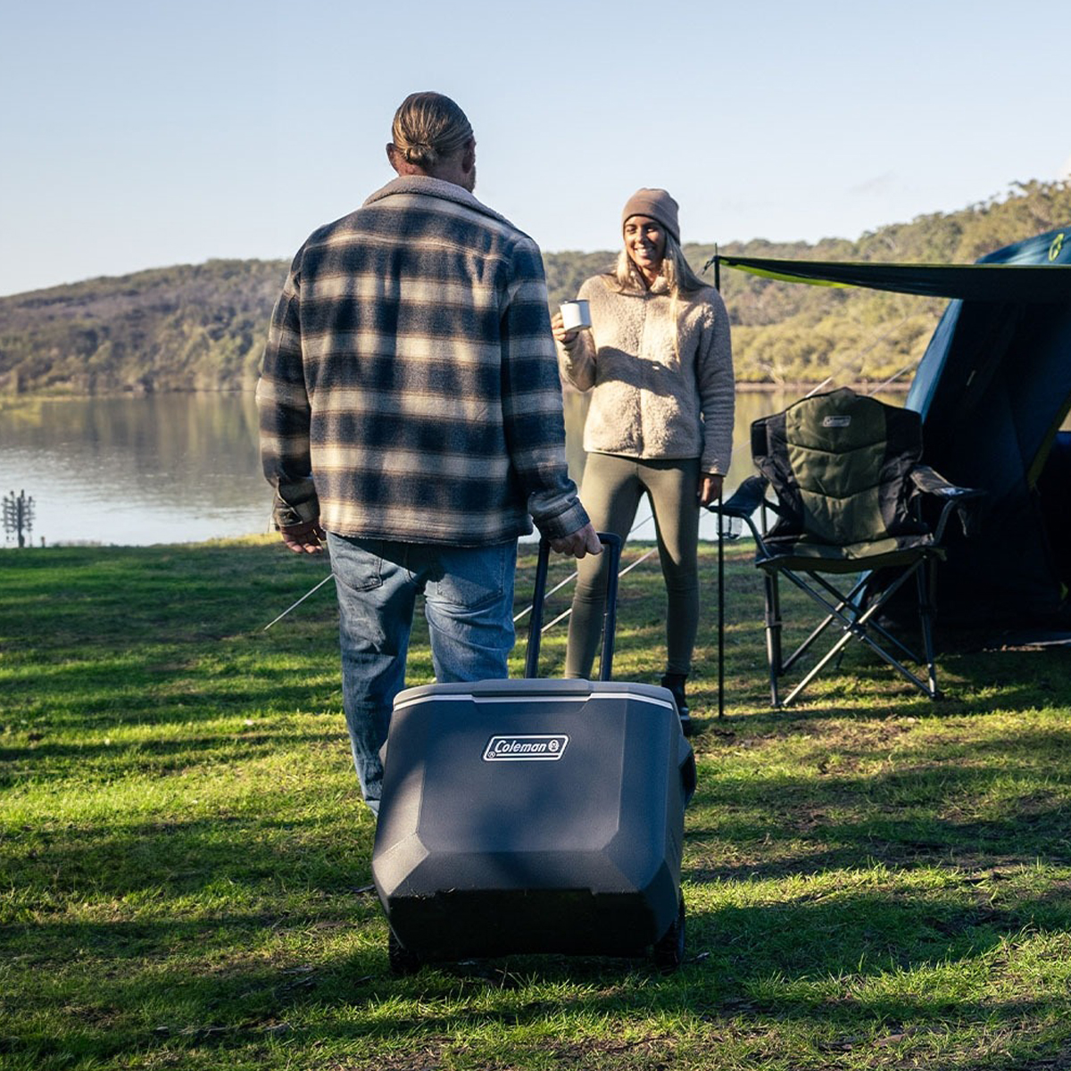 Thùng Giữ Lạnh Tay Kéo Cắm Trại Coleman Wheeled Hard Cooler 57L