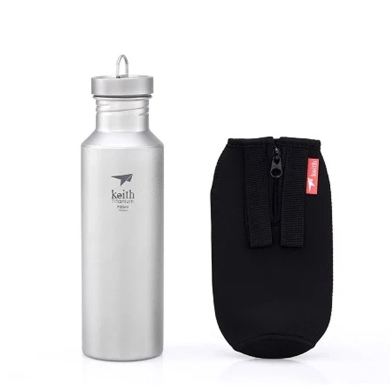 Bình Đựng Nước Titanium Kèm Bao Xốp Cách Nhiệt (700ml)