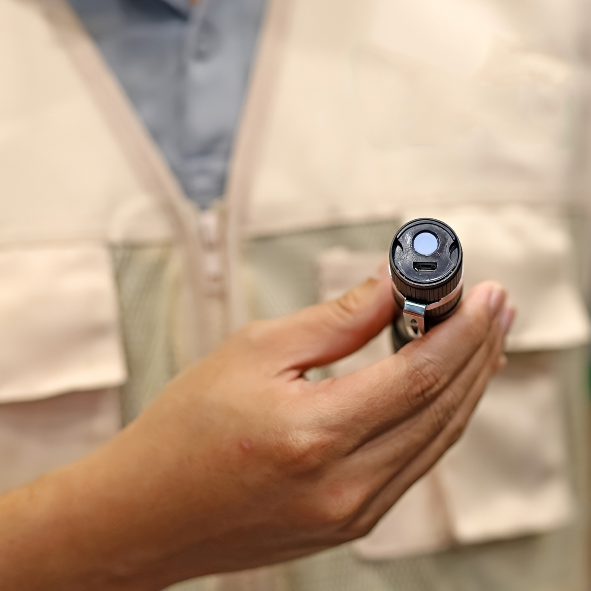 Vultura VTR-FL2401 Đèn Pin Sạc Cắm Trại 200 Lumen