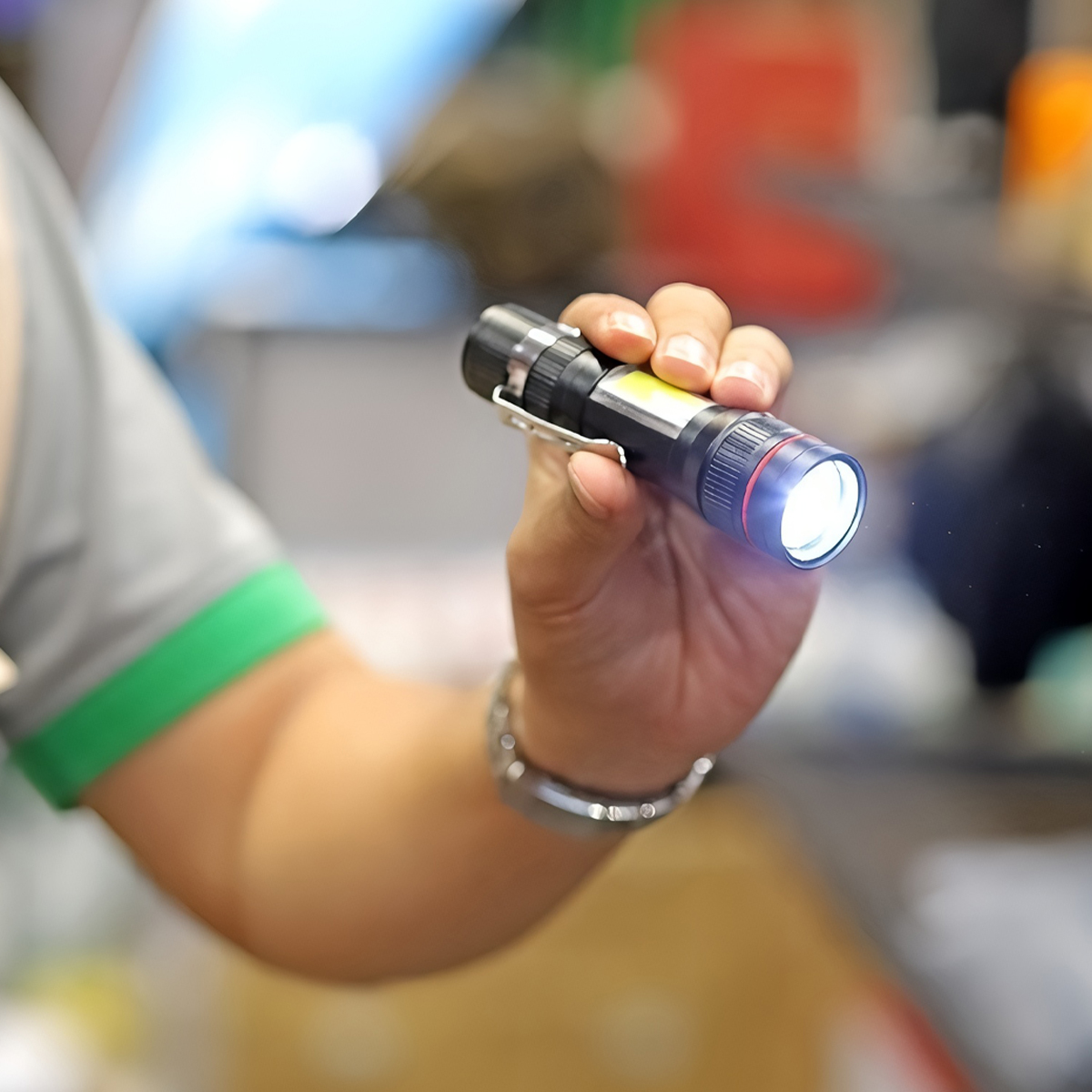 Vultura VTR-FL2401 Đèn Pin Sạc Cắm Trại 200 Lumen