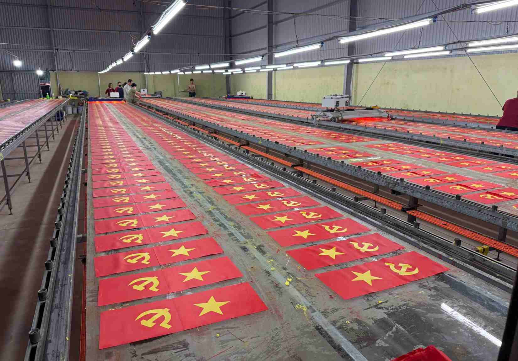 bán áo cờ đỏ sao vàng