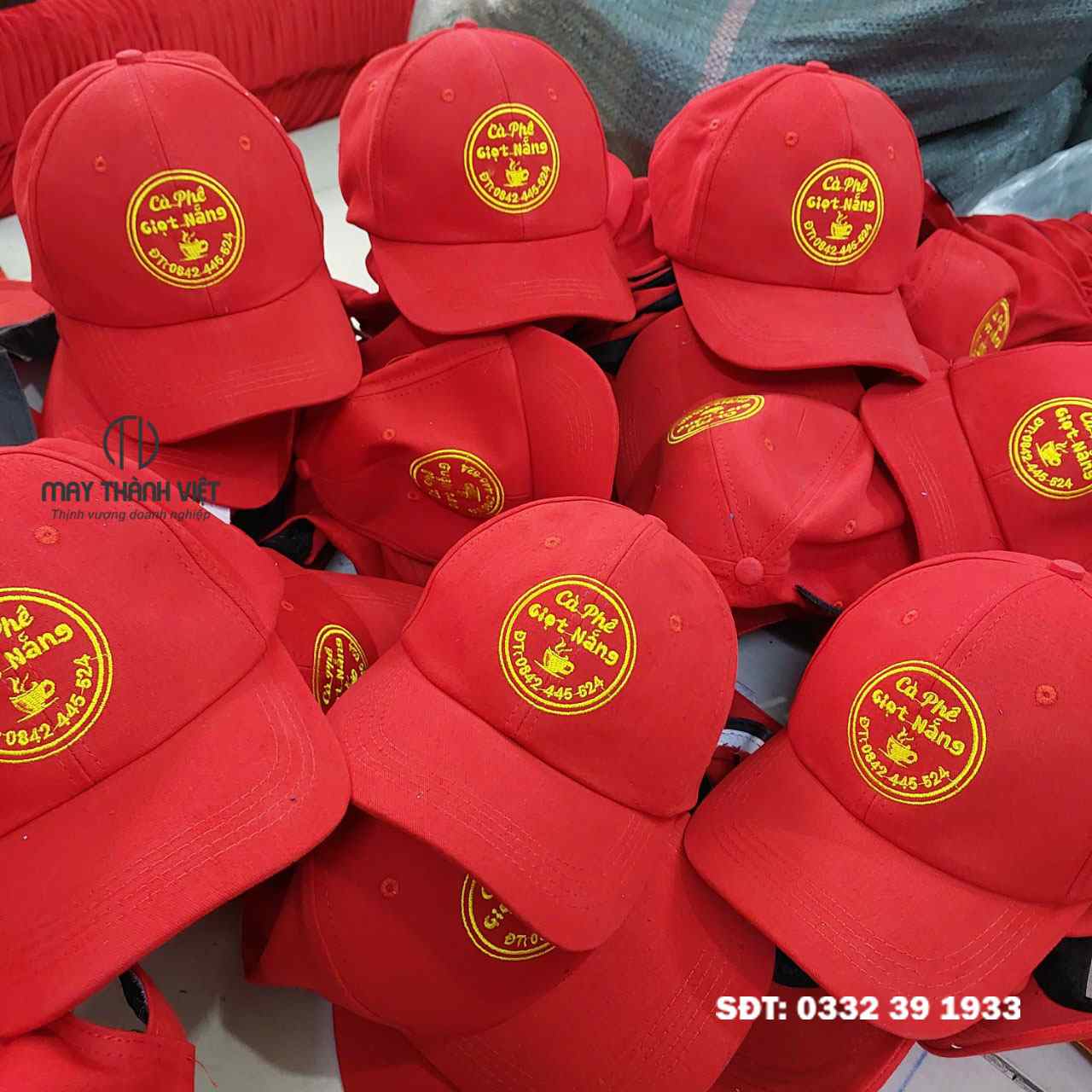 mũ đồng phục nhà hàng màu đỏ