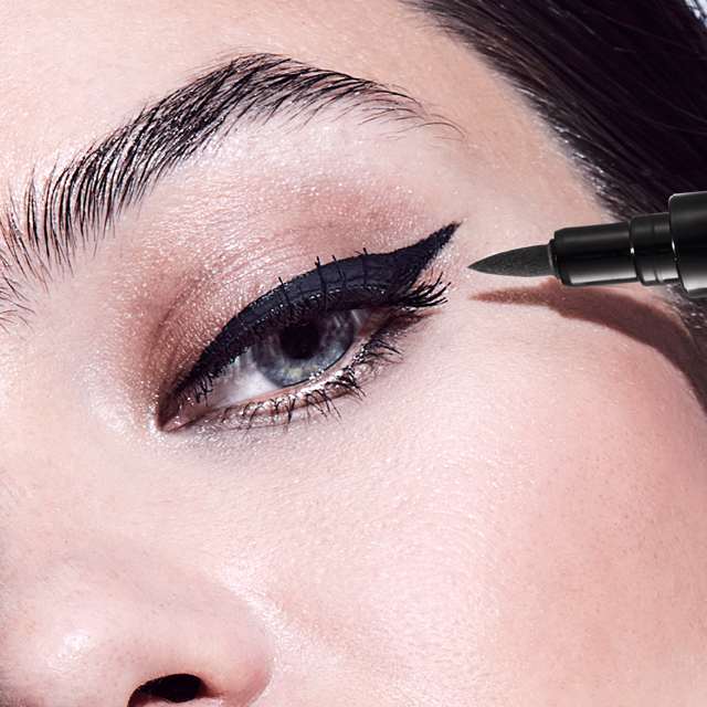 Bút kẻ mắt nước The ONE Eye Liner Stylo Waterproof 1.6g - 37750 Oriflame