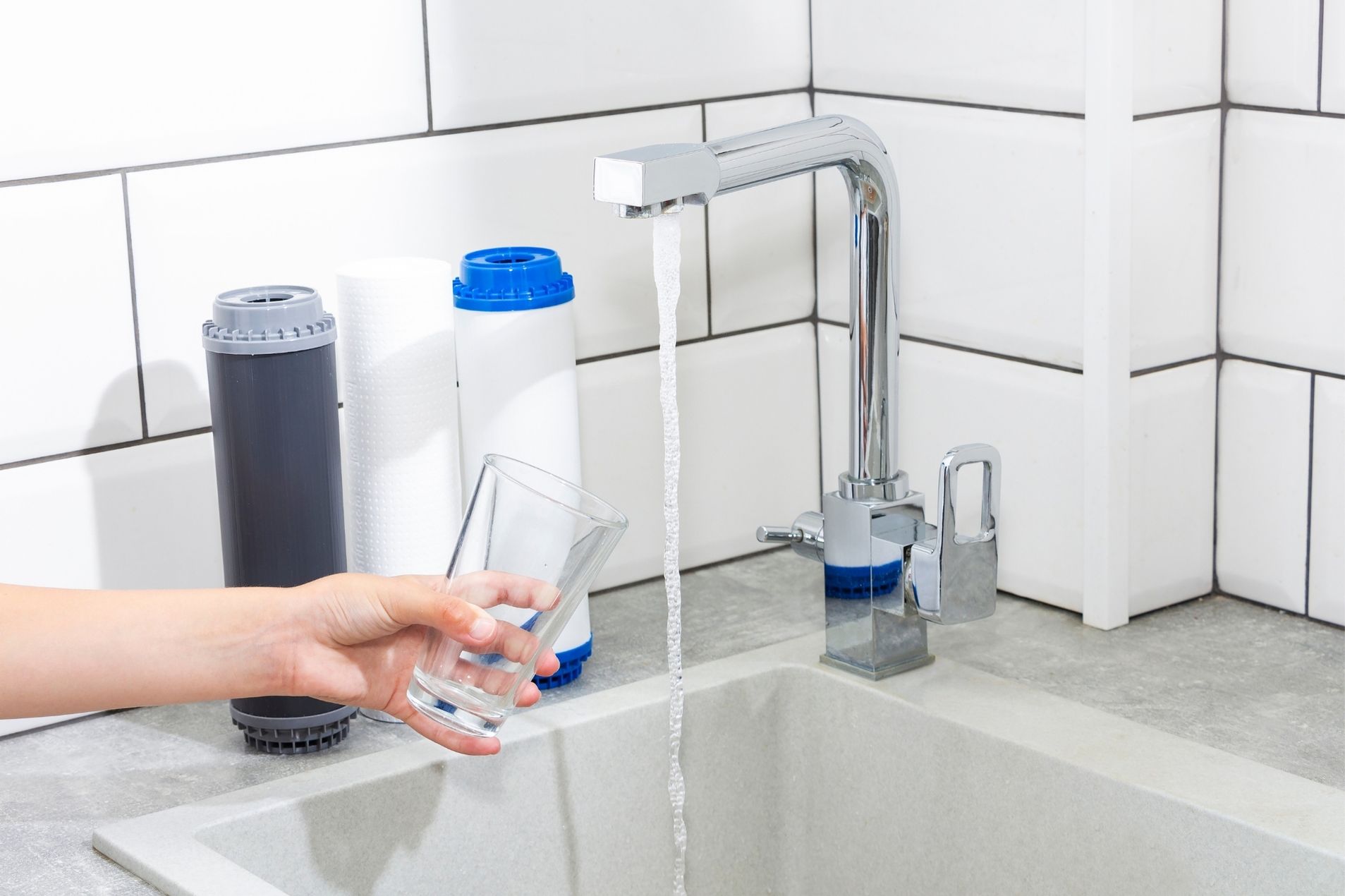 So sánh máy lọc nước RO và máy lọc nước ion kiềm: Nên chọn loại nào ?